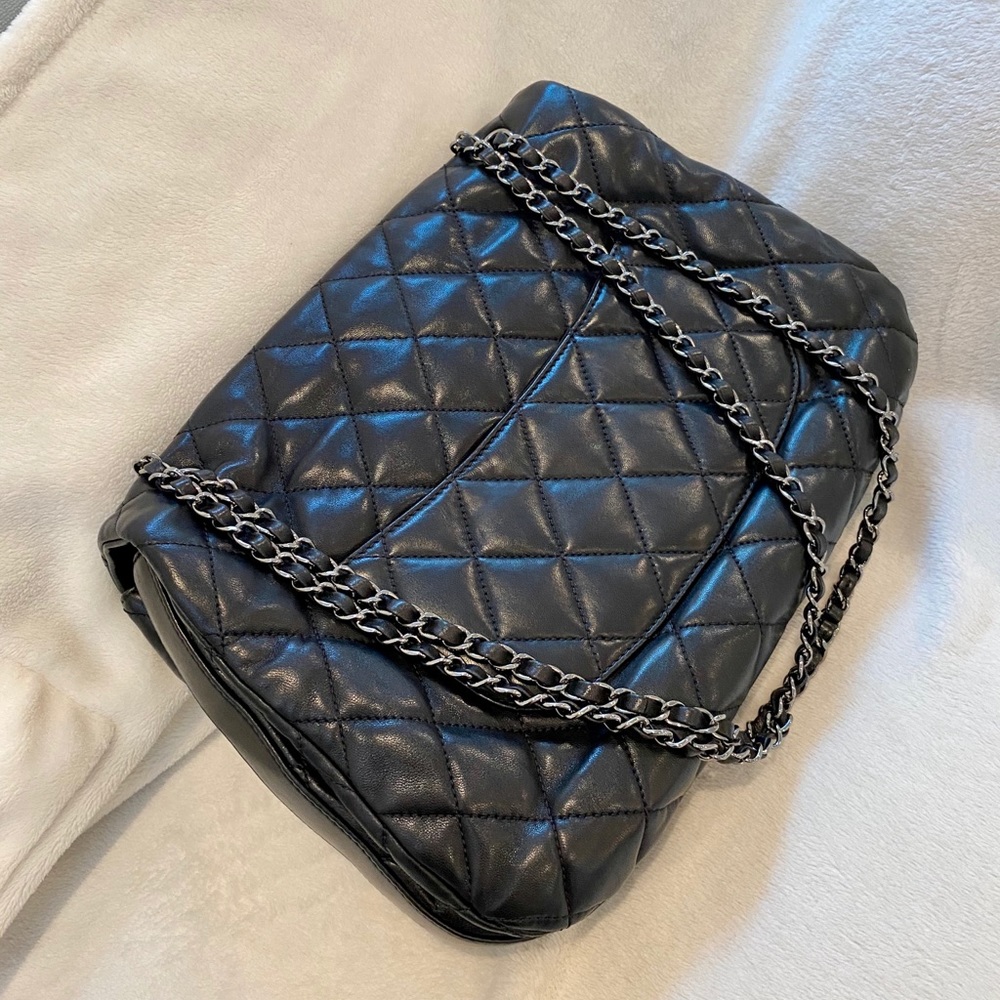 💓Sold💓Large Chanel Square Flap - Picture 3 of 16